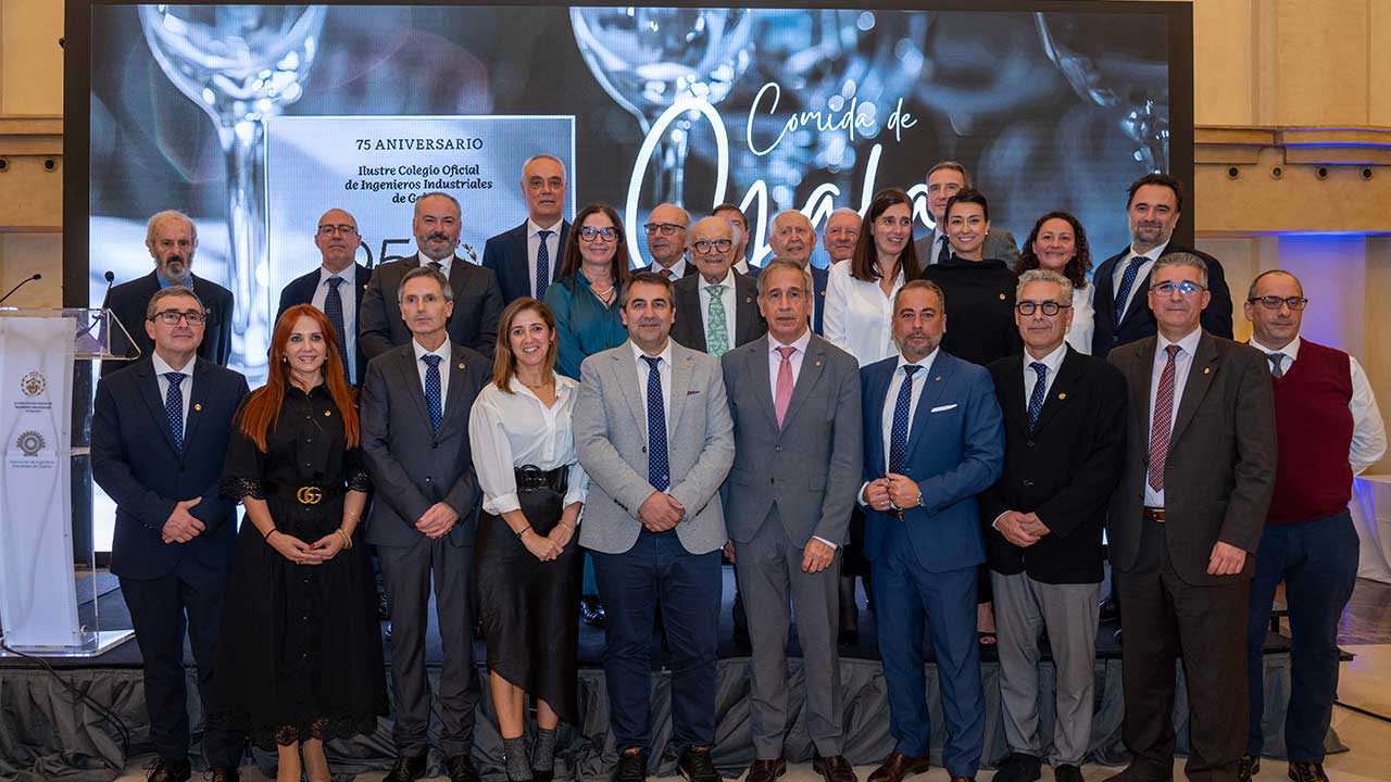 Foto-Familia-Aniversario-colegio-Ingenieros